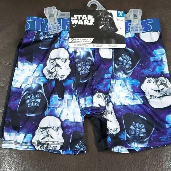 *** GIFT *** Disney NEW boys boxer briefs size 8 Star Wars - Picture 1 of 4